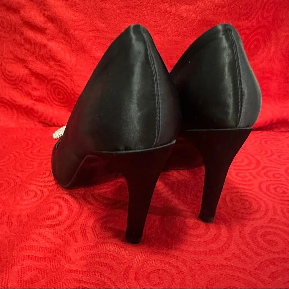 Roger Vivier Black Satin Heels with Silver Embellishment - Picture 3 of 11